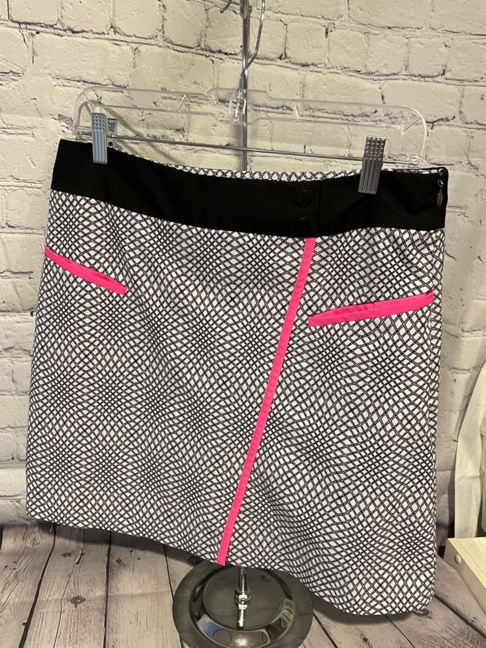 Annika Black & White Patterned Women's Skort with Pink Trim Sz 8